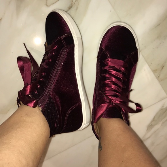 Sold! Steve Madden high tops sz 8 EUC burgundy - Picture 2 of 8